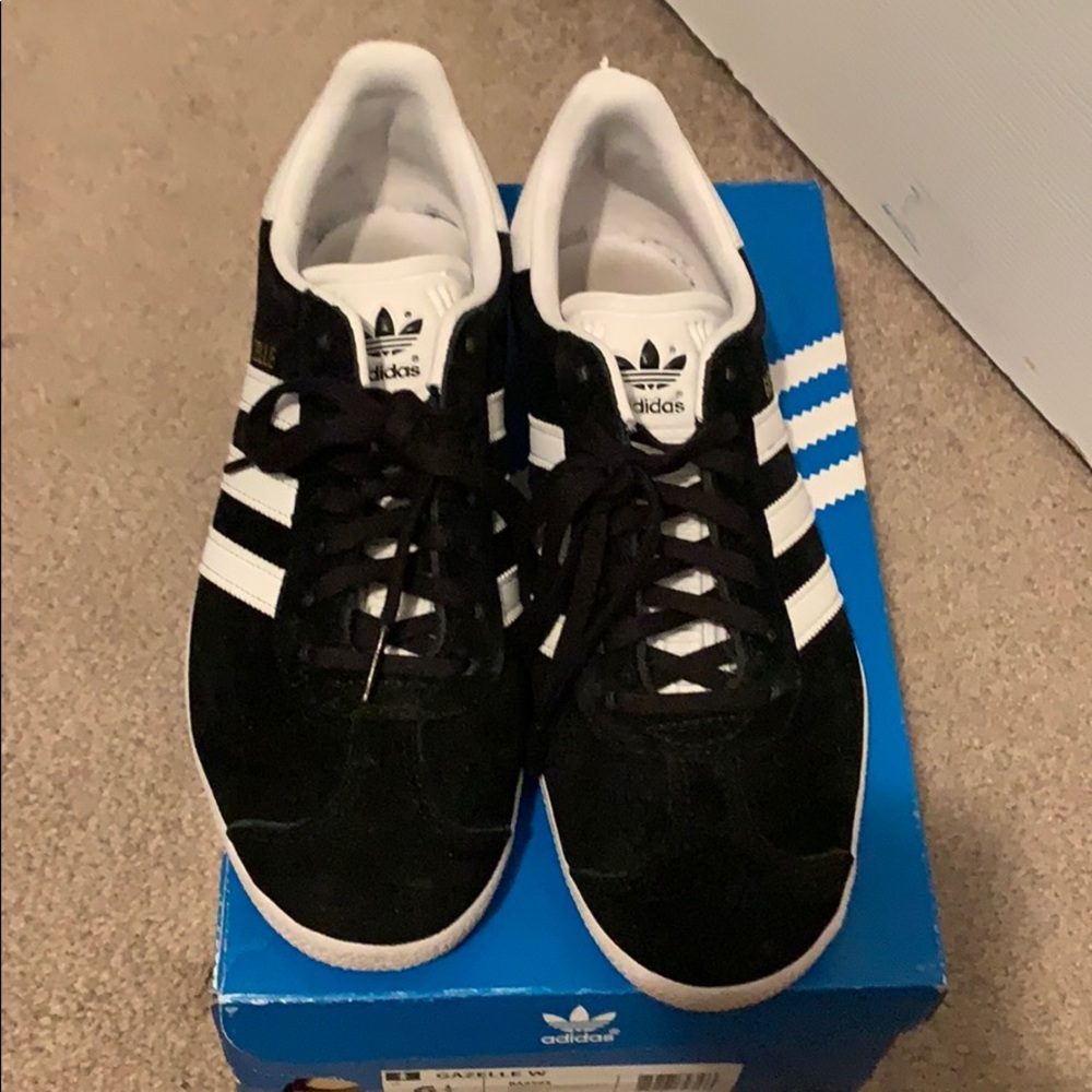 Adidas women tennis shoes